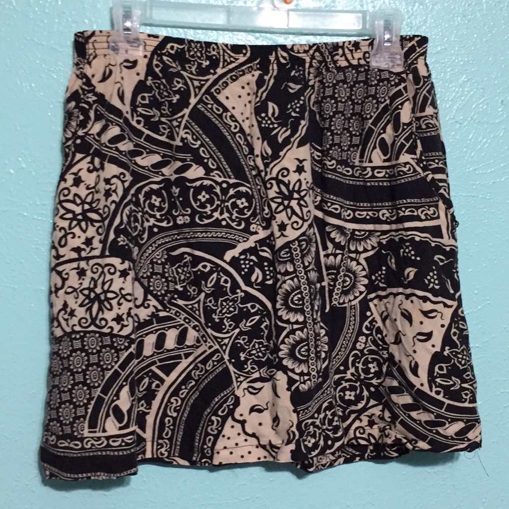 I am selling this cute skirt